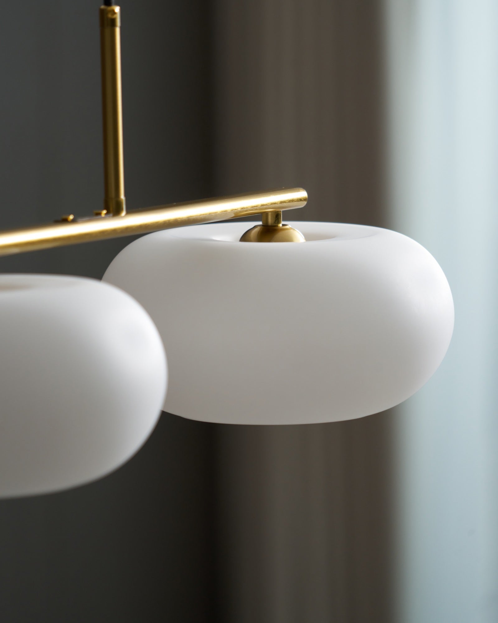 Lámpara colgante de techo contemporánea con 3 luces y globos de vidrio | Ormexis