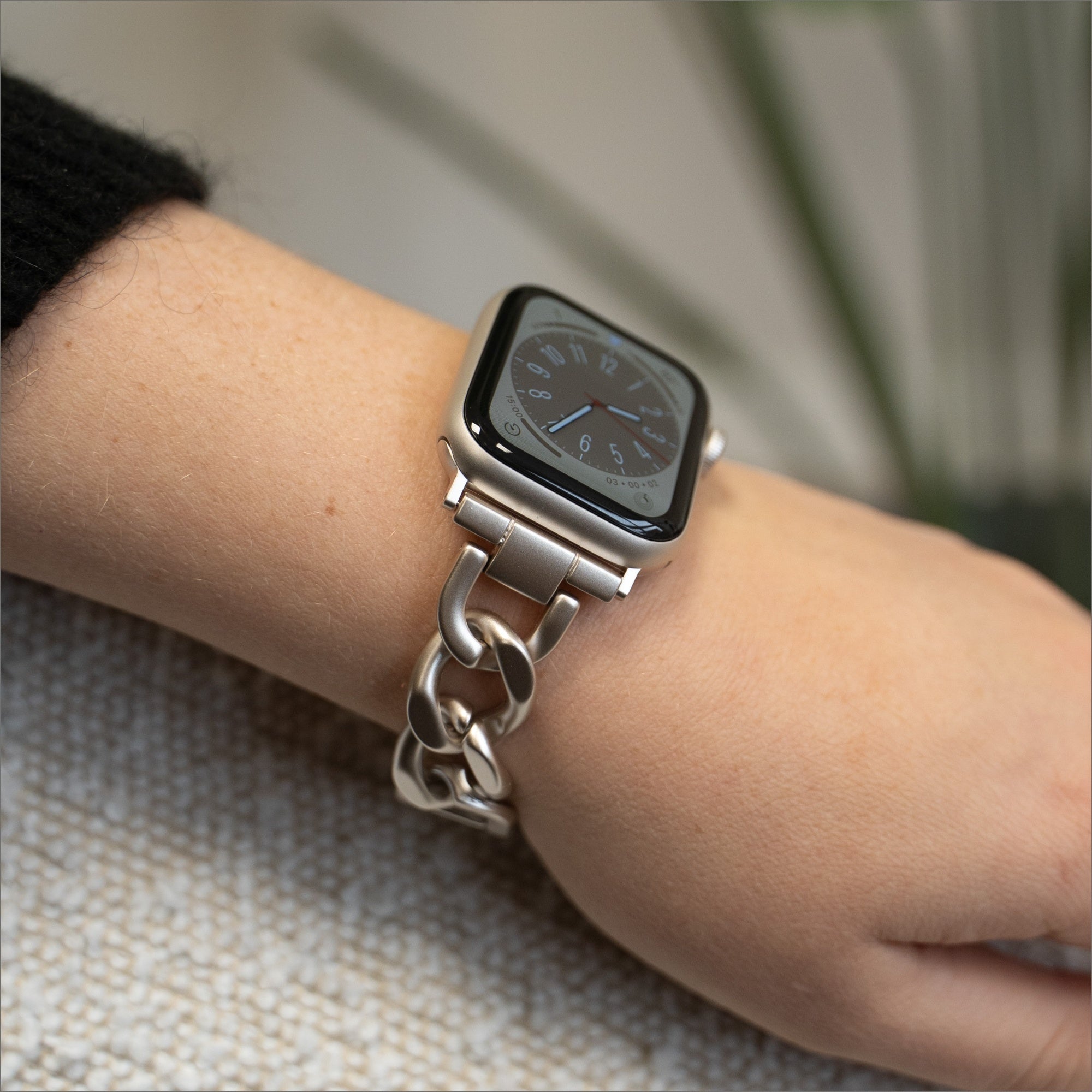 Prémiový doplněk Apple Watch s ocelovým řetízkovým páskem Starlight
