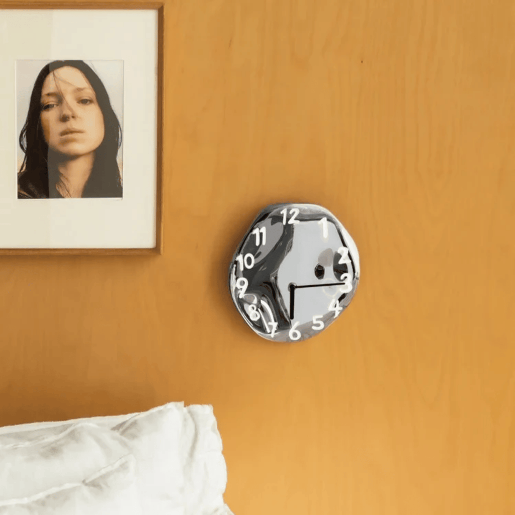 Horloge murale à visage déformé | Ormexis