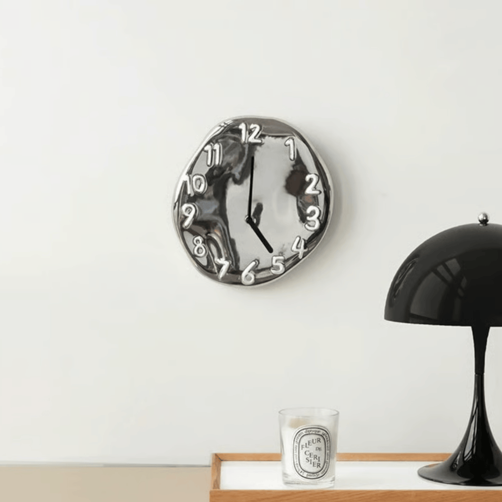 Horloge murale à visage déformé | Ormexis