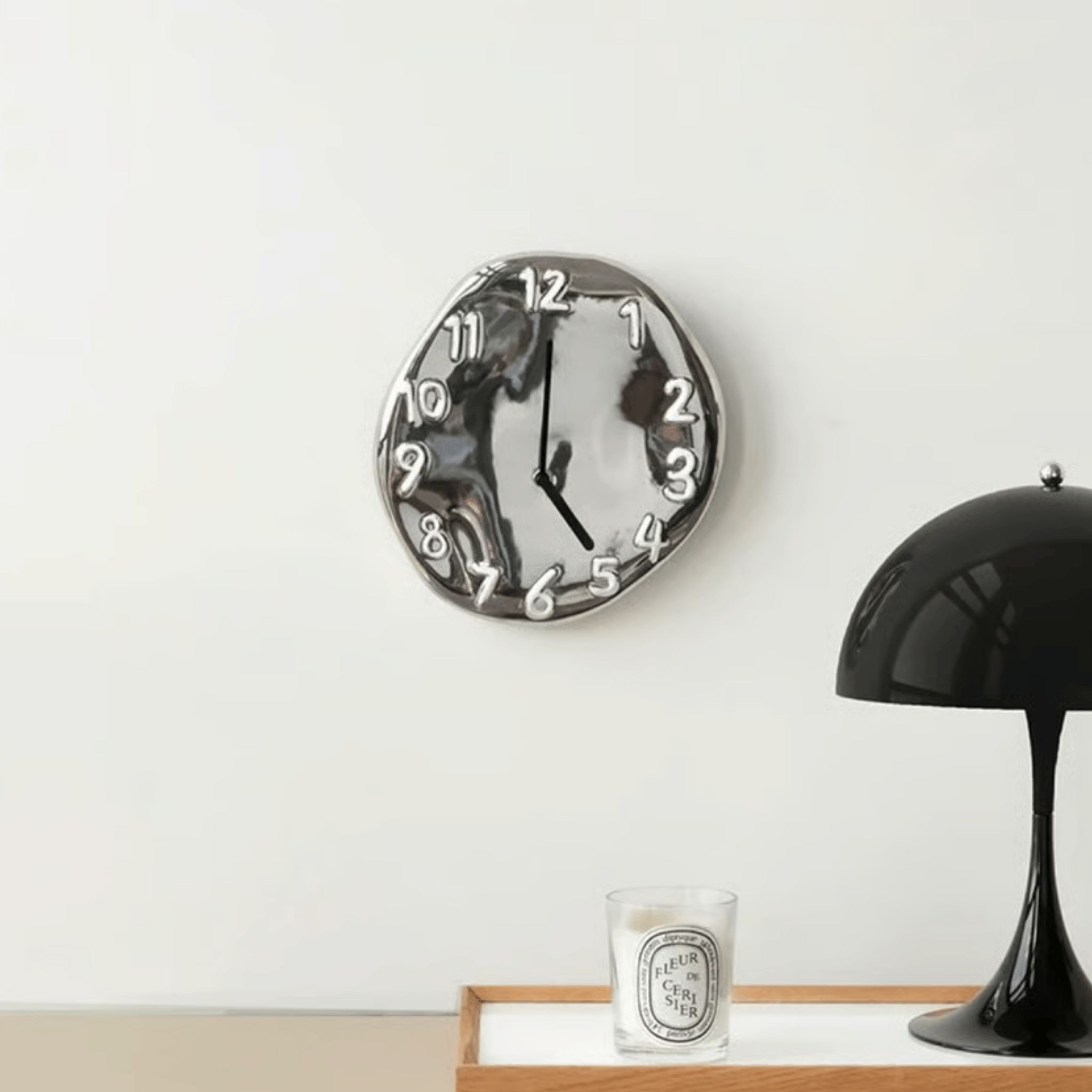 Horloge murale à visage déformé | Ormexis