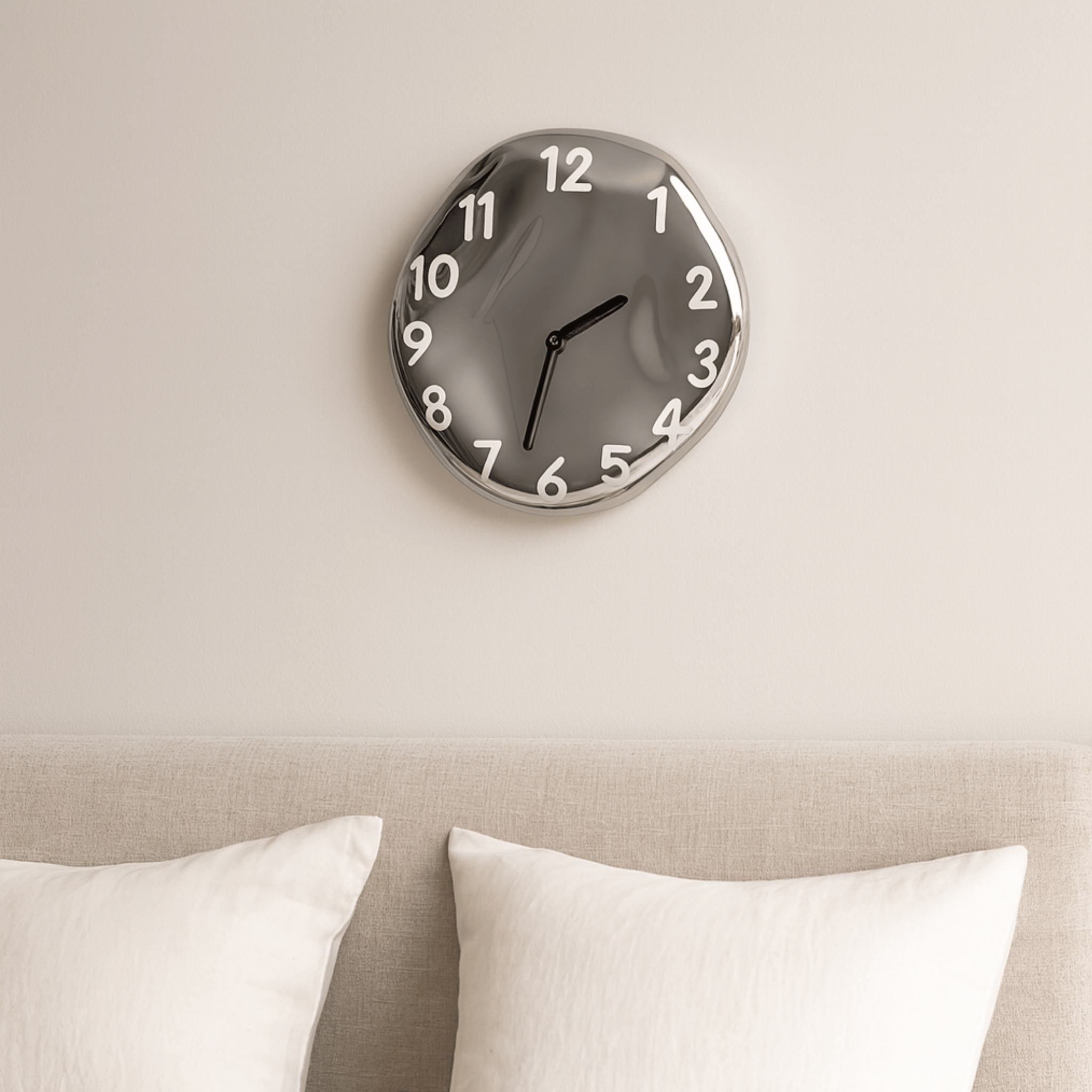 Horloge murale à visage déformé | Ormexis