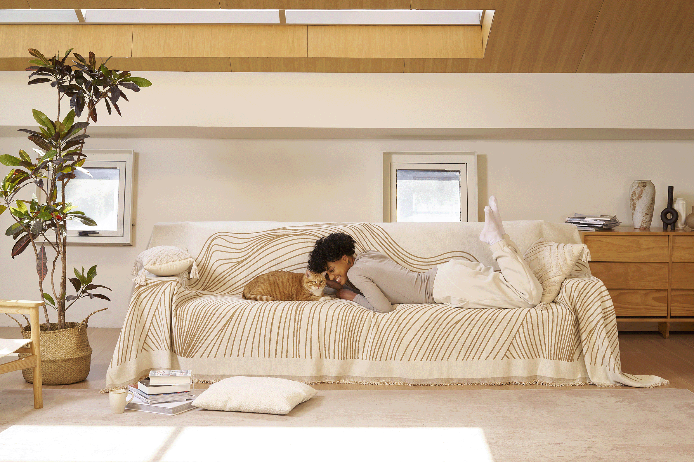 Flow Line Sofa Cover | Ormexis