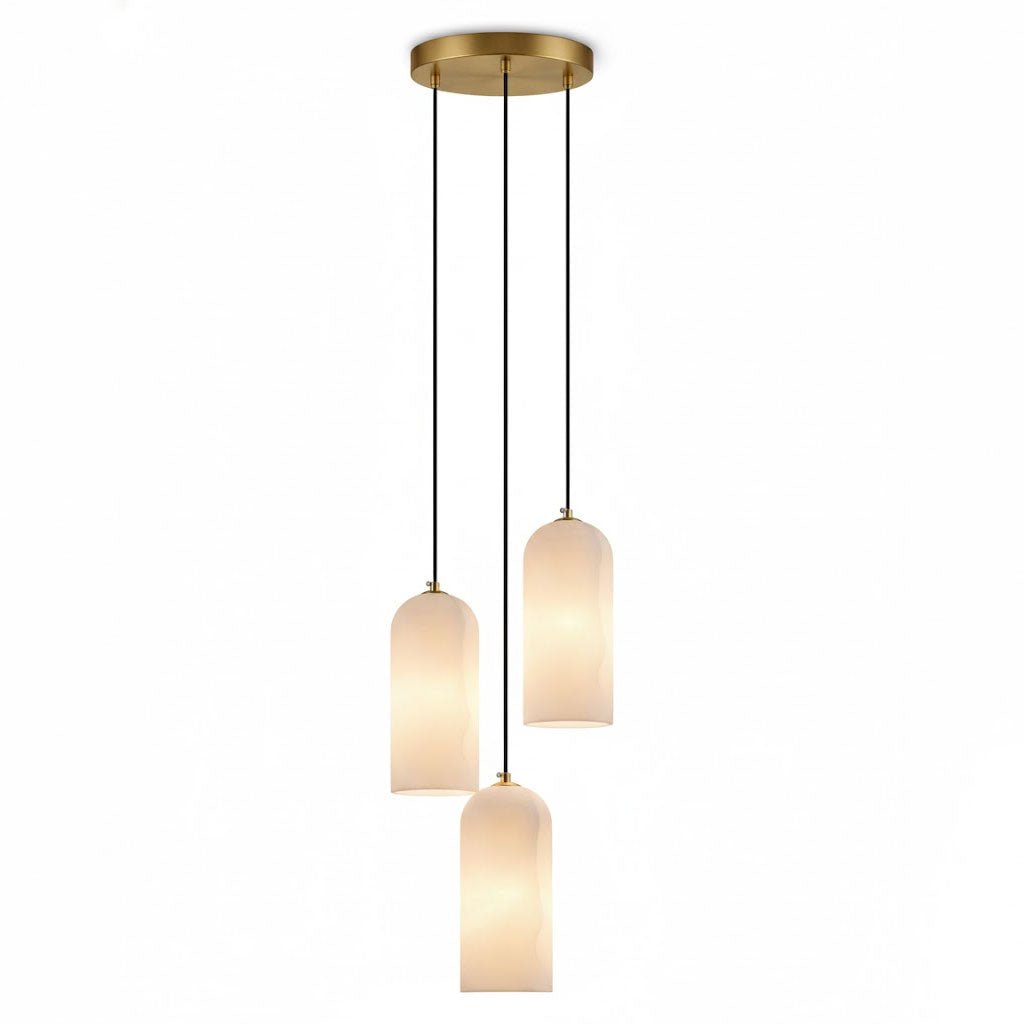 Moderne globependellampe i alabast med messingfinish | Ormexis