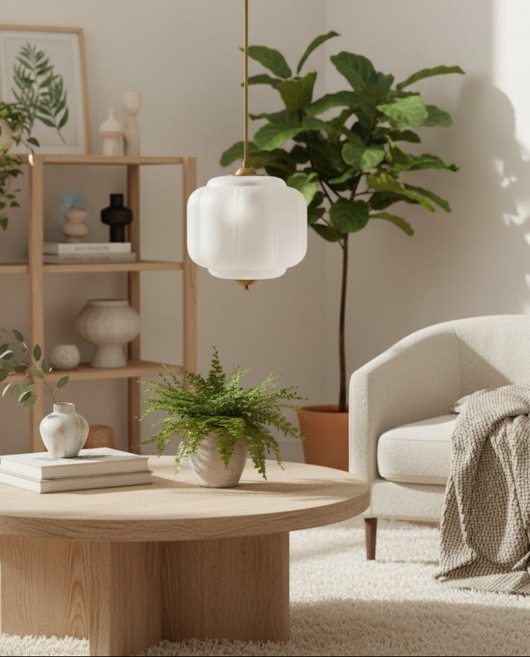 Pendellampa med skulpterad glaskupa | Ormexis