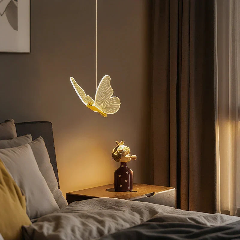Závěsné světlo Aetherwing s motýlím designem