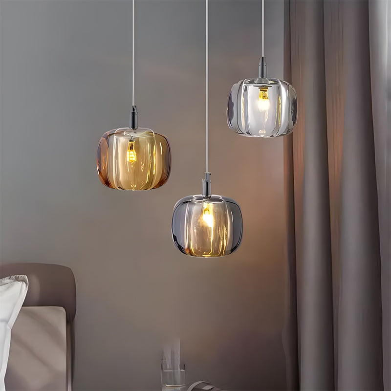 Flerfarget glasspendellampe med lagdelt belysning