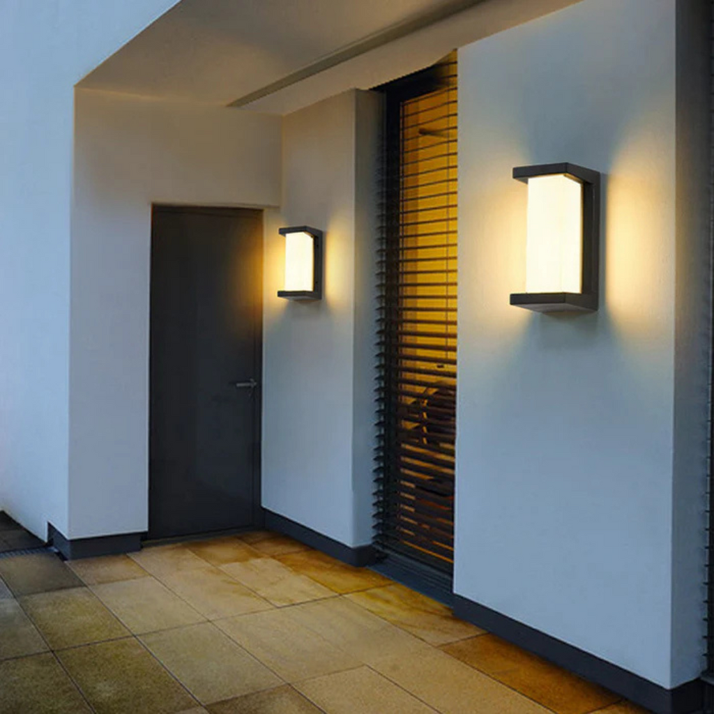 Architectural Outdoor Frame Wall Light | Ormexis