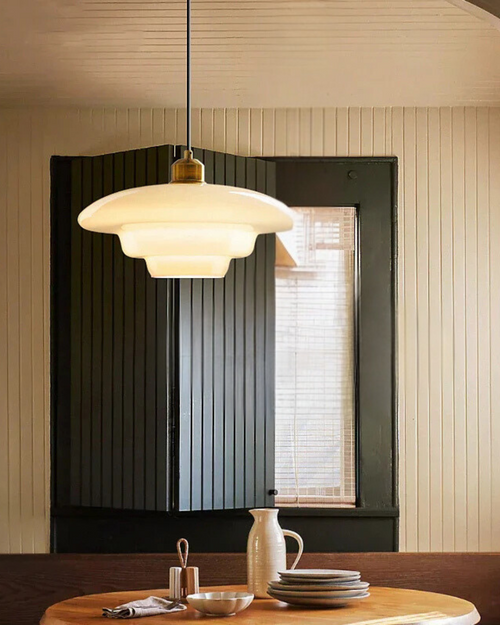 Luselle retro pendellampe med opalglas og diffust skær fra Ormexis