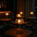 Räfflad bordslampa i glas med stämningsbelysning | Ormexis