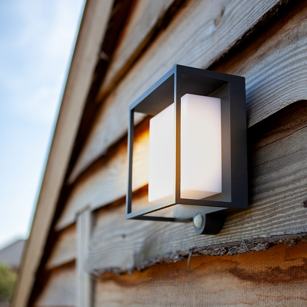 Gallery Framed Wall Light | Ormexis