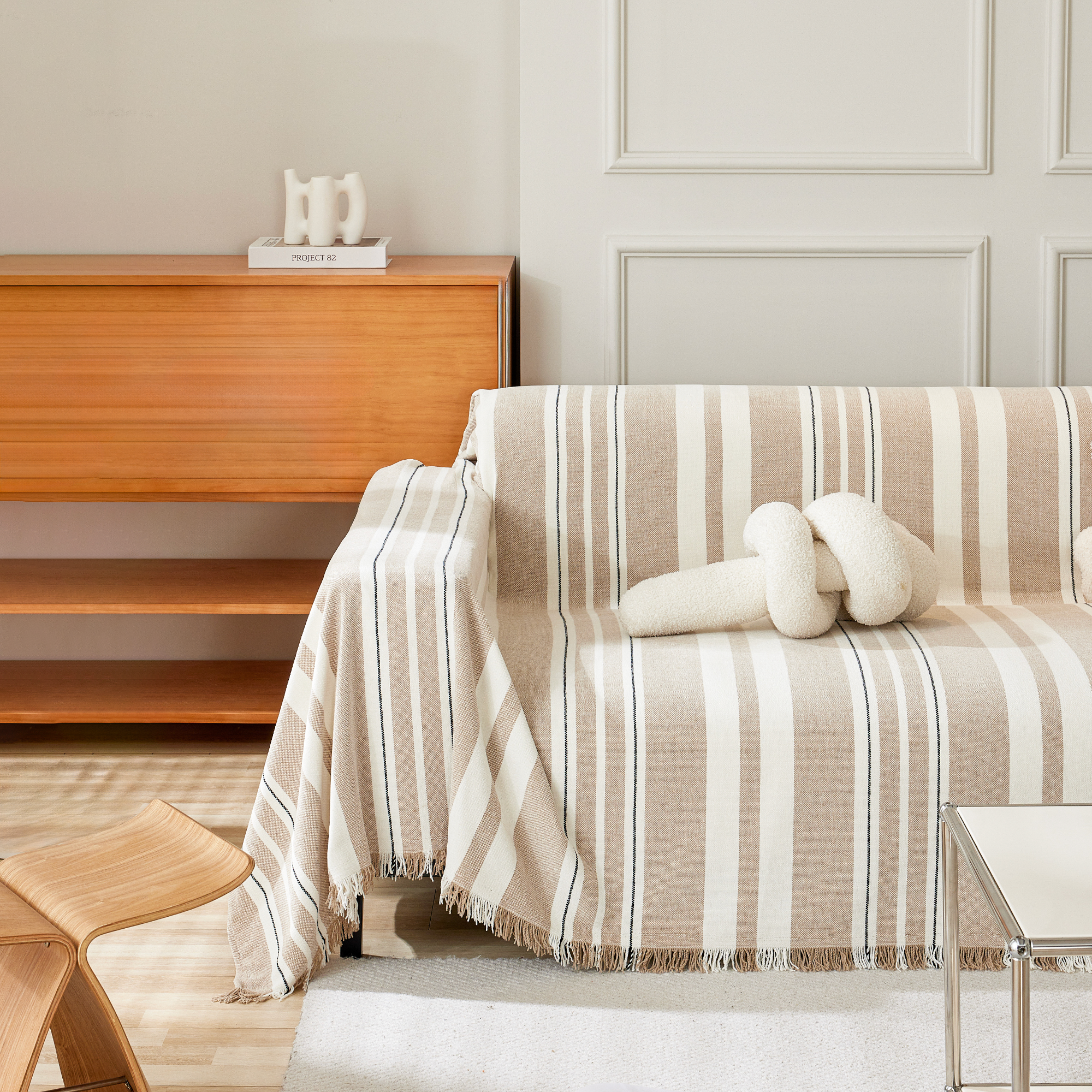 Neutrale gestreifte Sofahusse | Ormexis