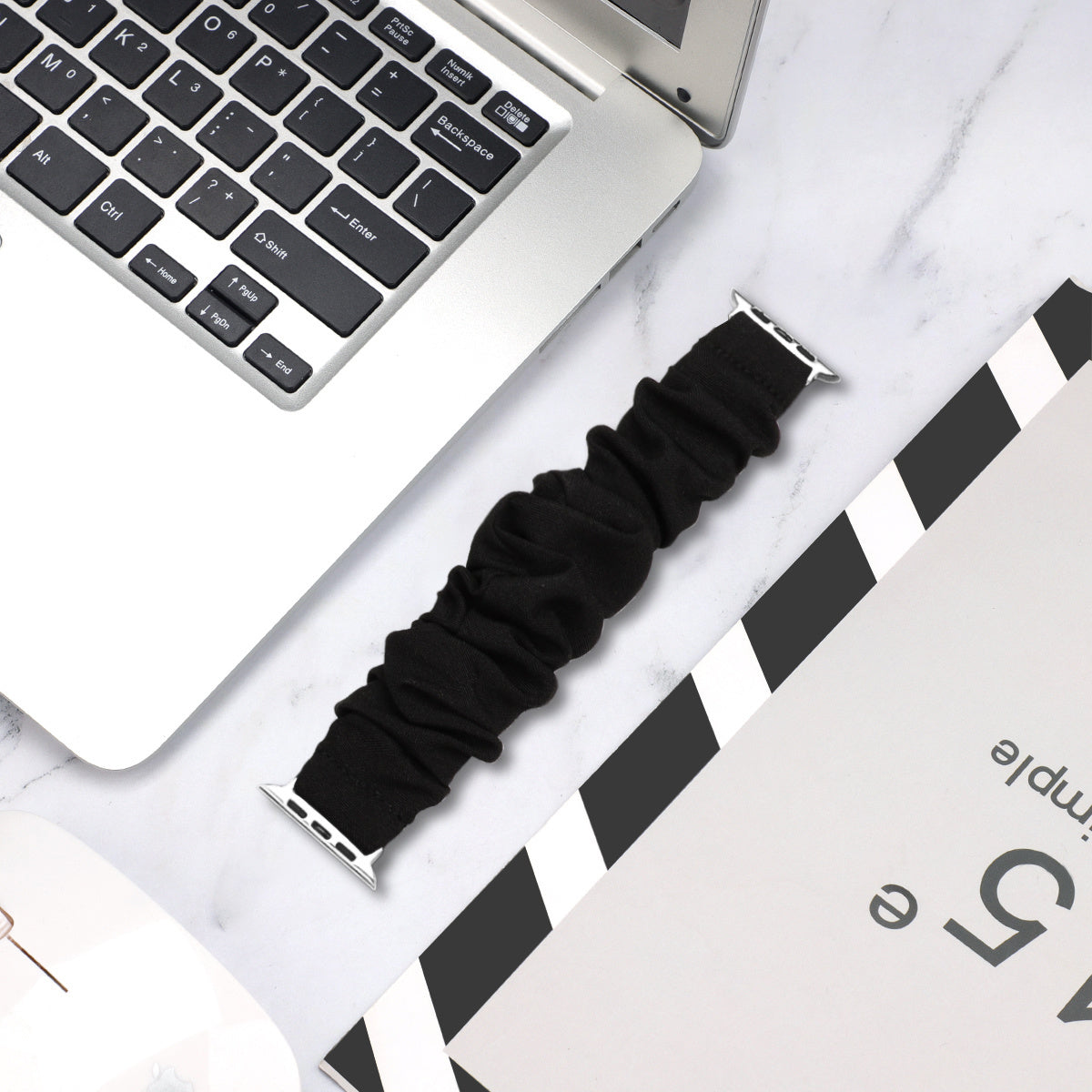 Černý elastický řemínek Apple Watch bez přezky