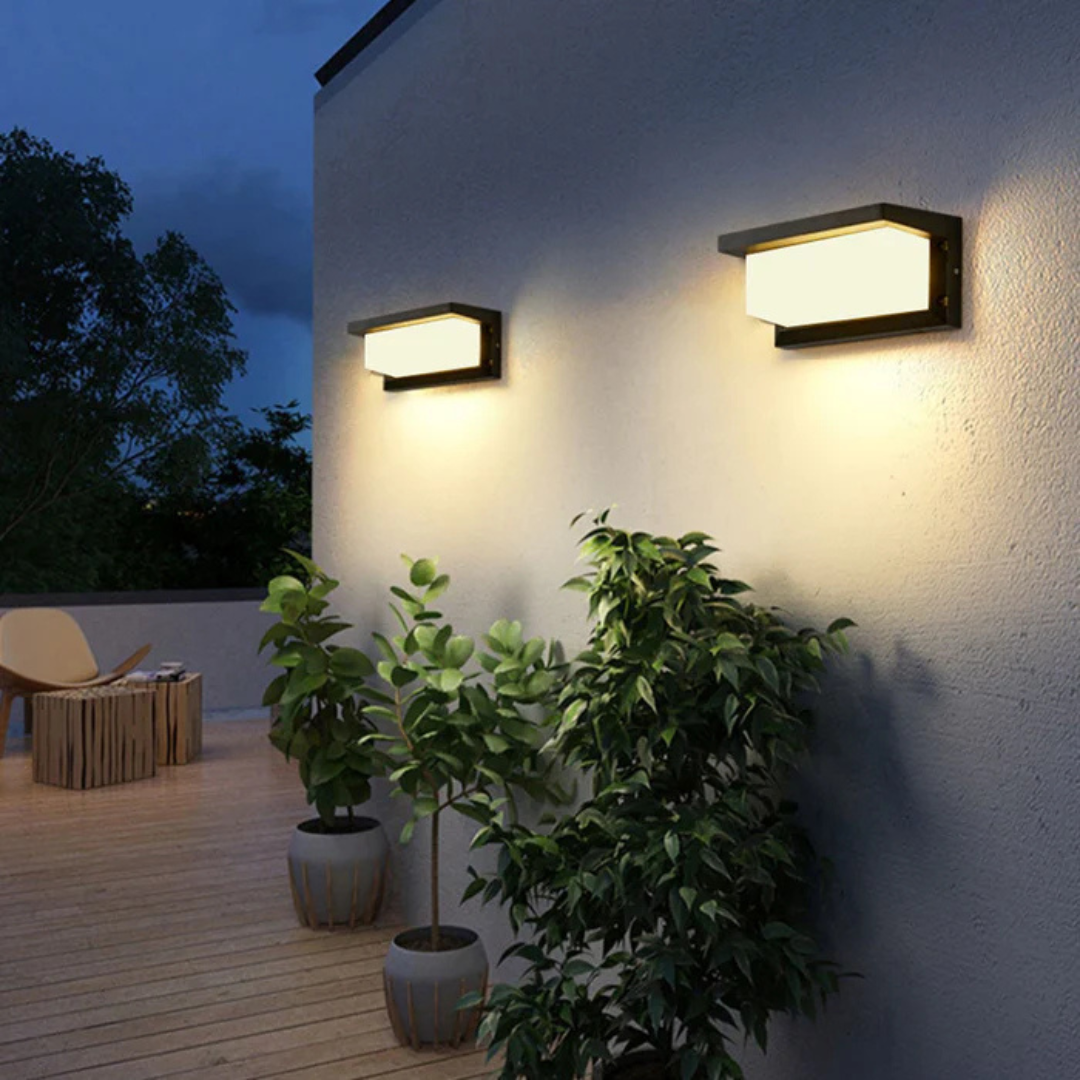 Architectural Outdoor Frame Wall Light | Ormexis