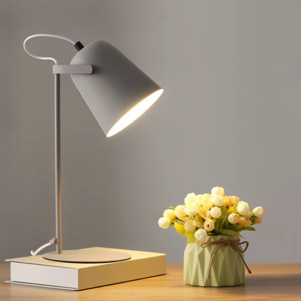 Architektonische Tischlampe mit Kegelschirm | Ormexis