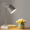 Architektonische Tischlampe mit Kegelschirm | Ormexis