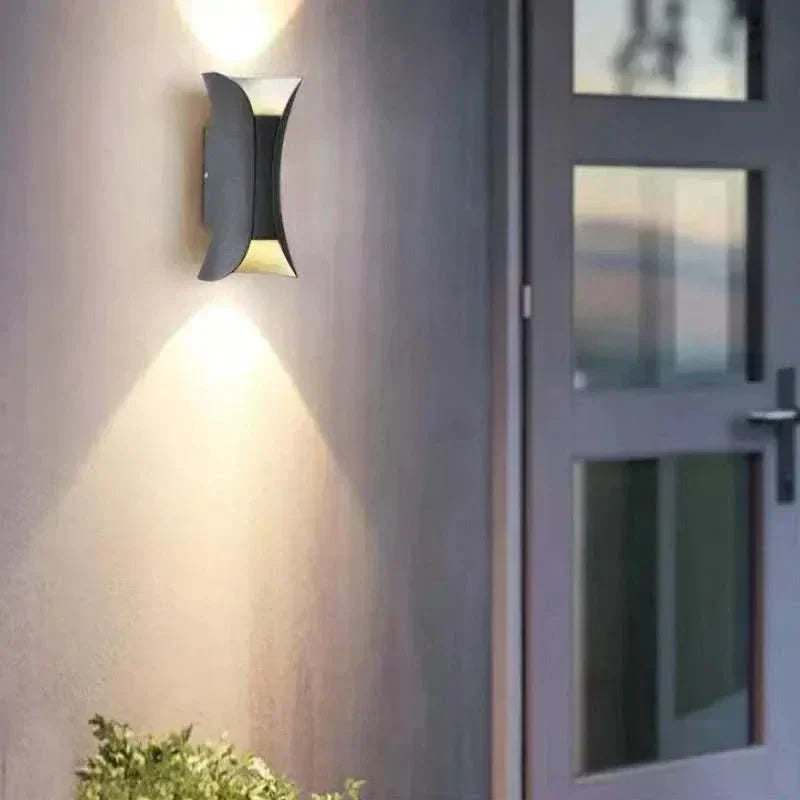 Lámpara de pared exterior arqueada LED LumaCurve IP65 resistente a la intemperie