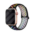 Sportovní řemínek Apple Watch v černé barvě s duhovými barvami
