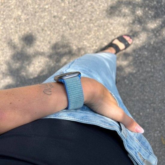 Cinturino di ricambio per Apple Watch con loop in nylon di colore blu