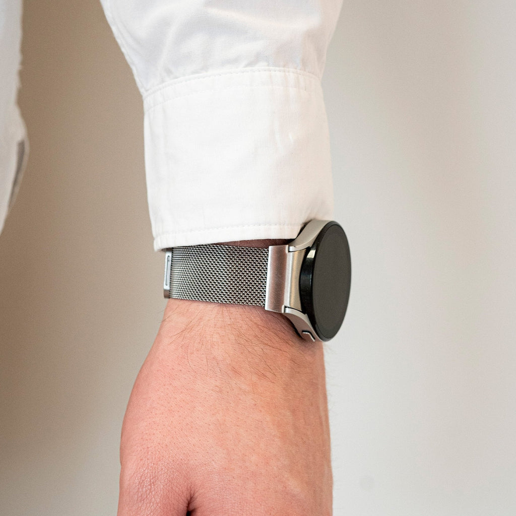 Samsung Galaxy Watch 7 44mm Prateado com Bracelete Milanesa e Fecho de Pressão