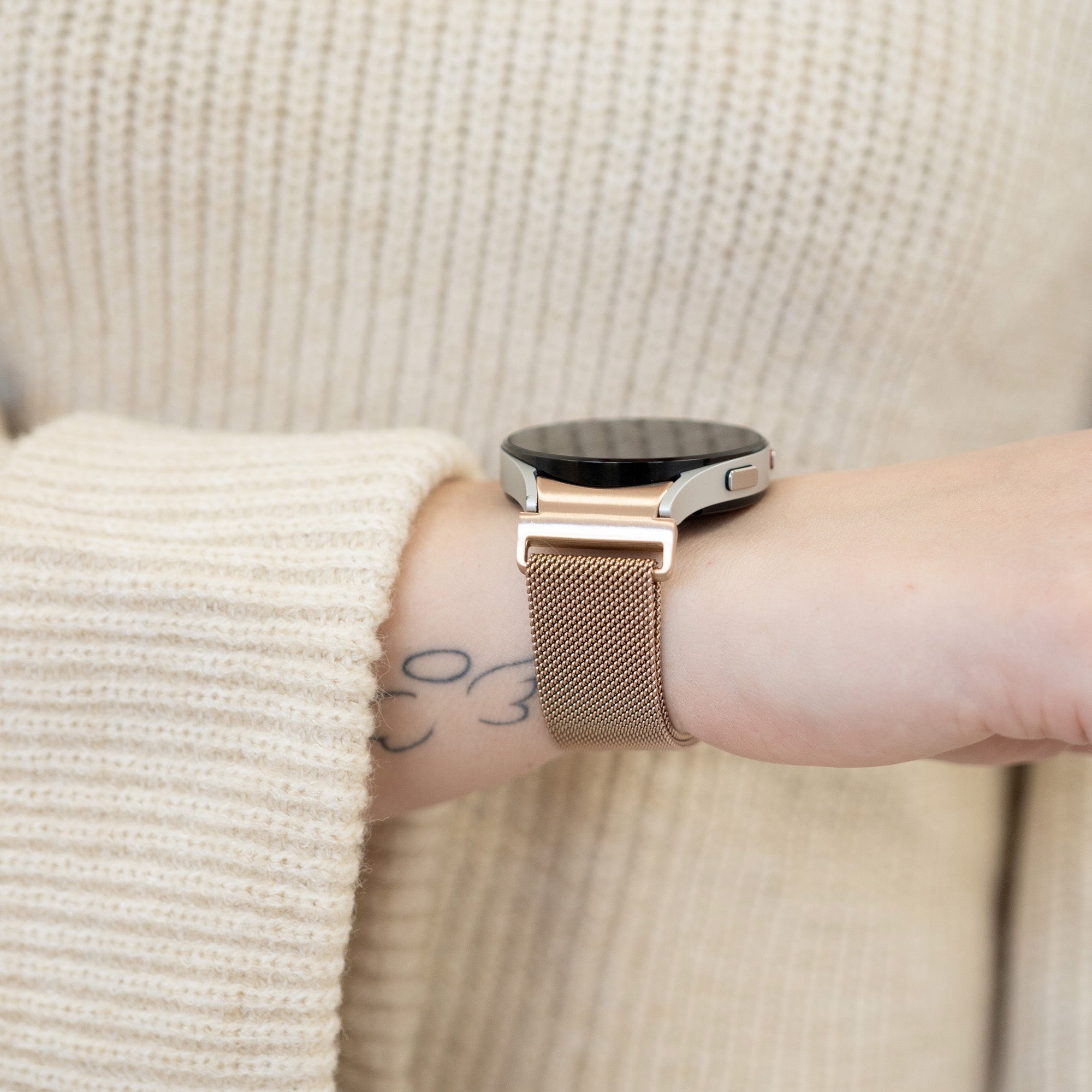 Samsung Galaxy Watch 6 40mm růžově zlatý Milanese řemínek s jedním tlačítkem