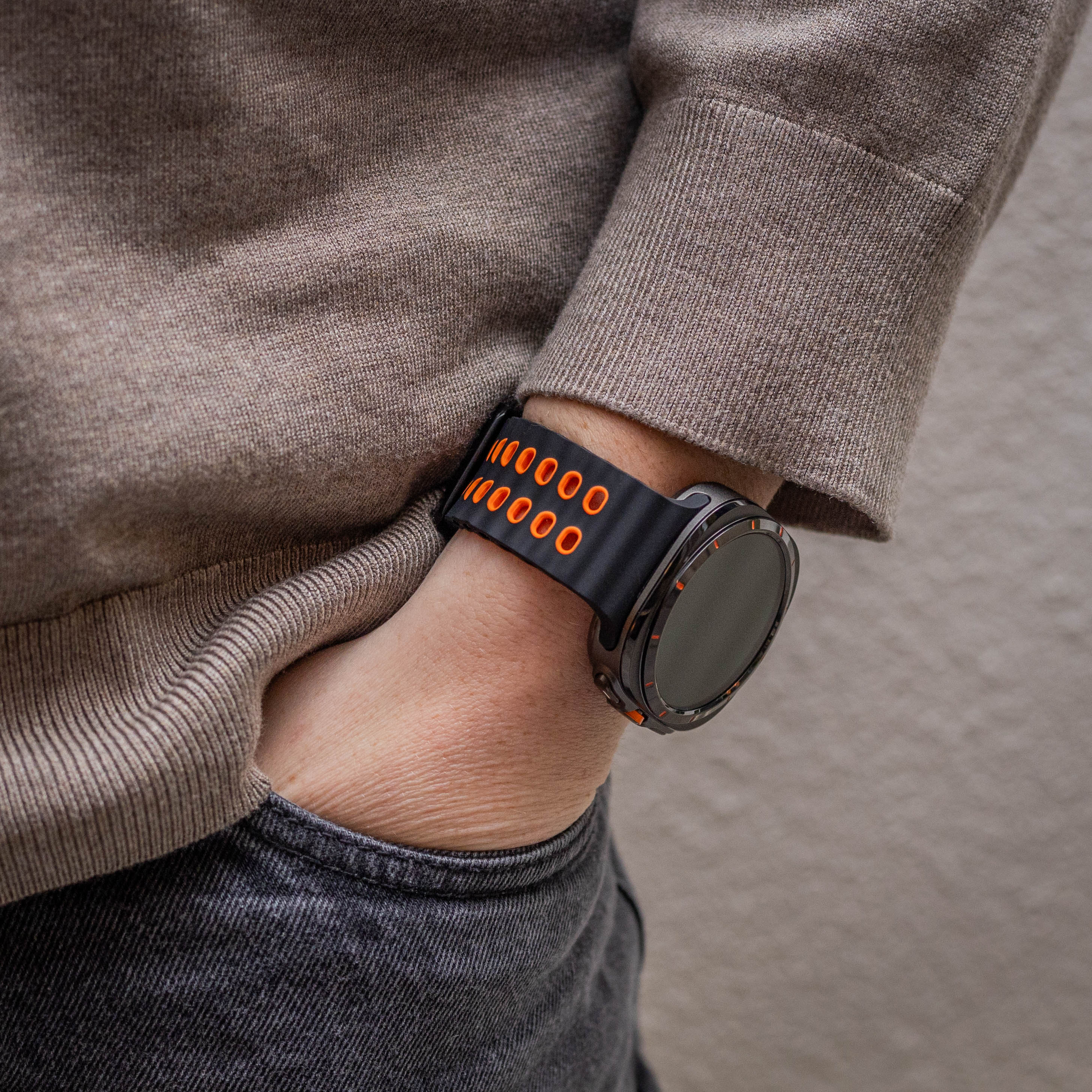 Samsung Galaxy Watch Ultra Wave silikonearmbånd orange og sort