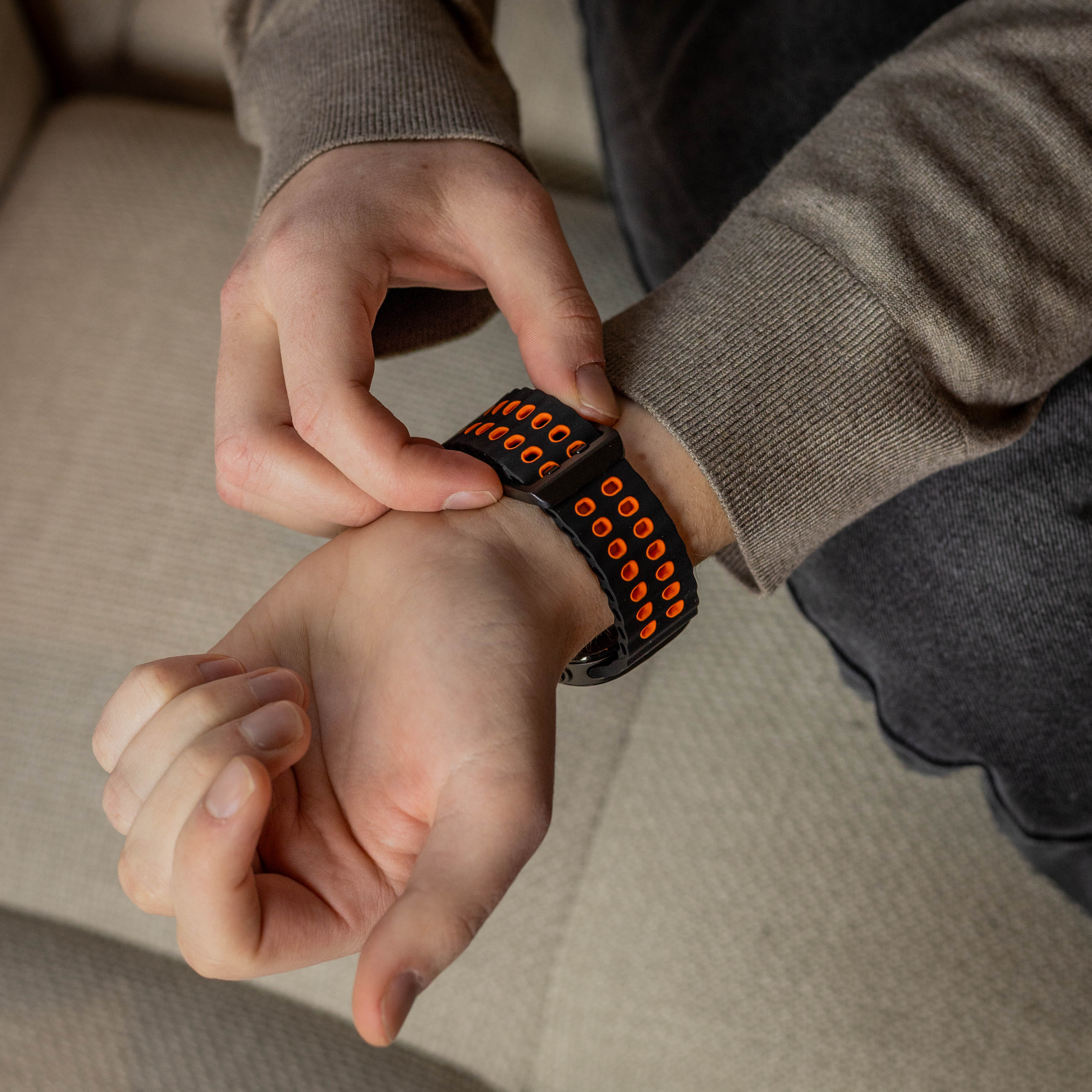 Samsung Galaxy Watch Ultra Wave silikonearmbånd orange og sort