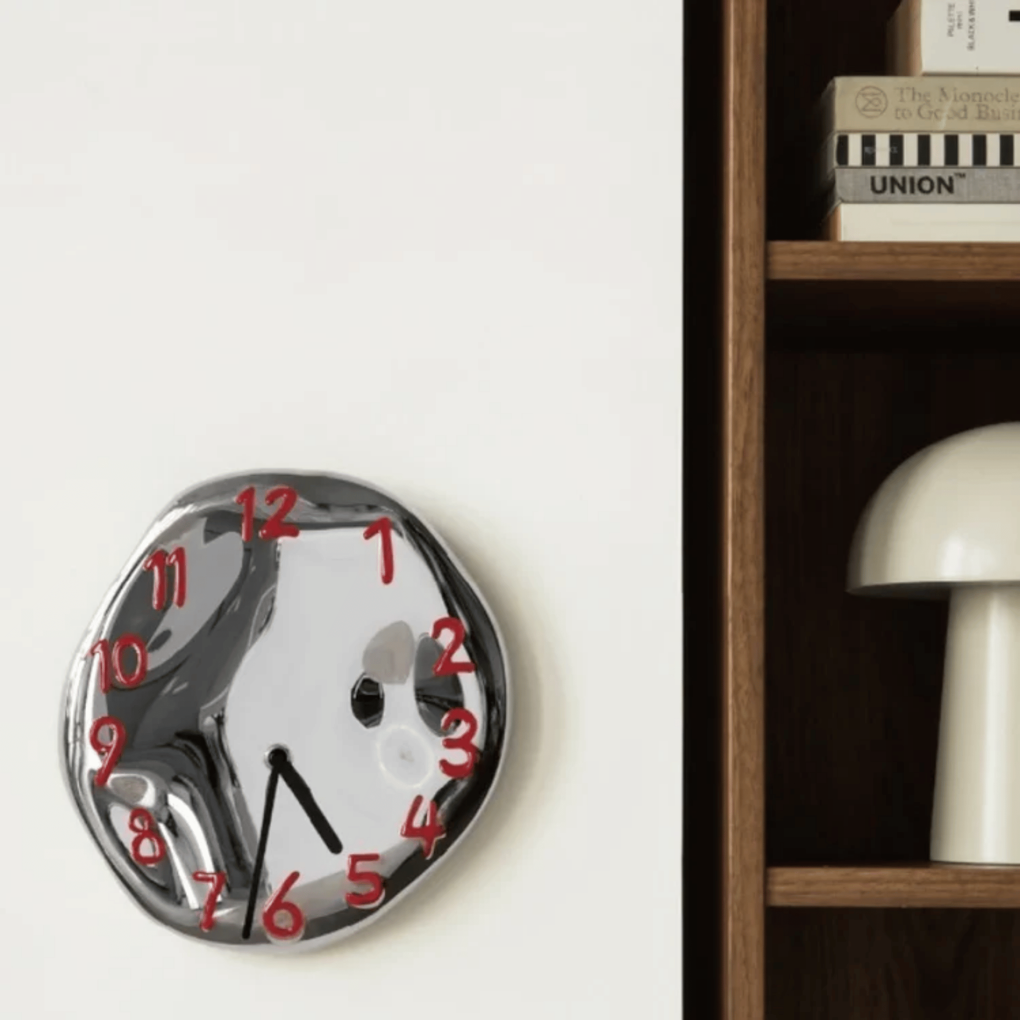 Horloge murale à visage déformé | Ormexis