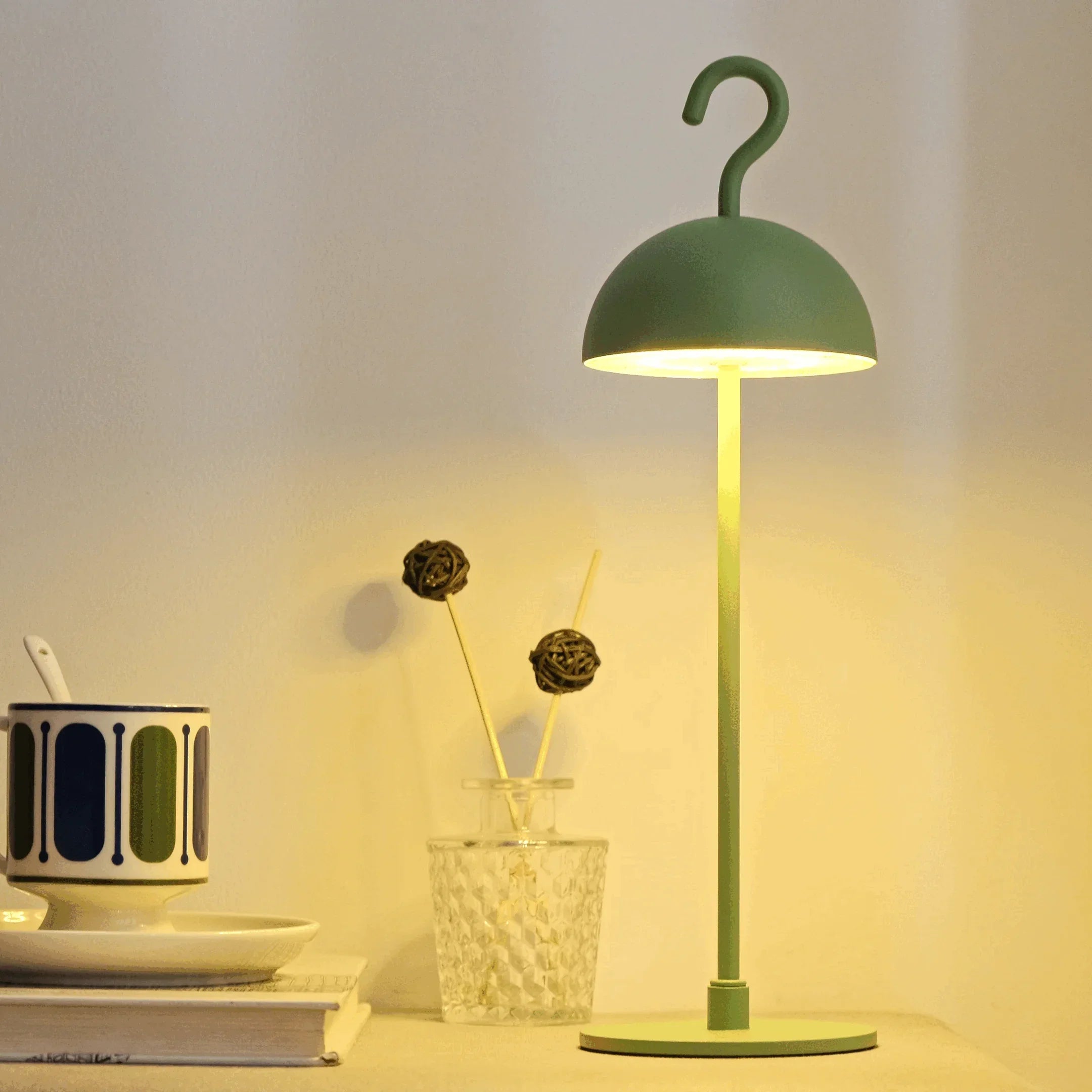 Candeeiro de mesa portátil moderno | Ormexis