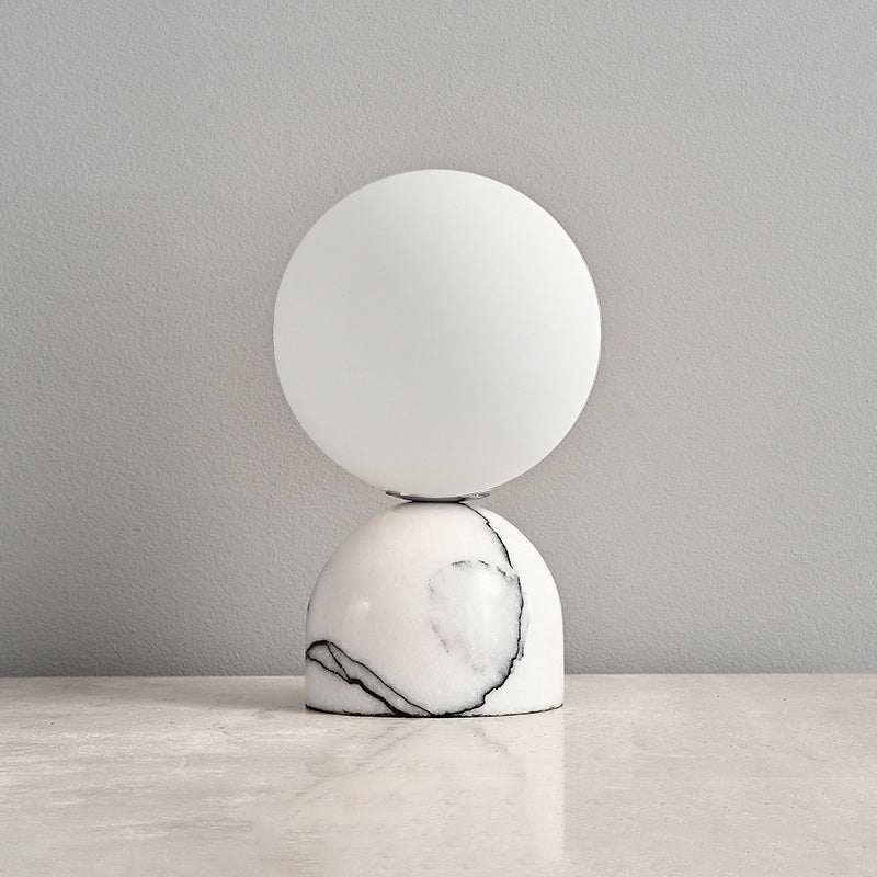 Carrara-marmeren globe-tafellamp | Ormexis