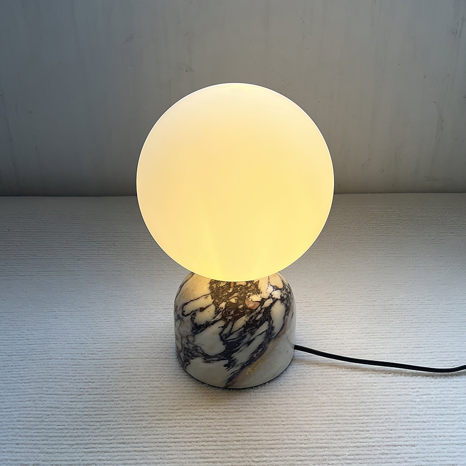 Carrara-marmeren globe-tafellamp | Ormexis