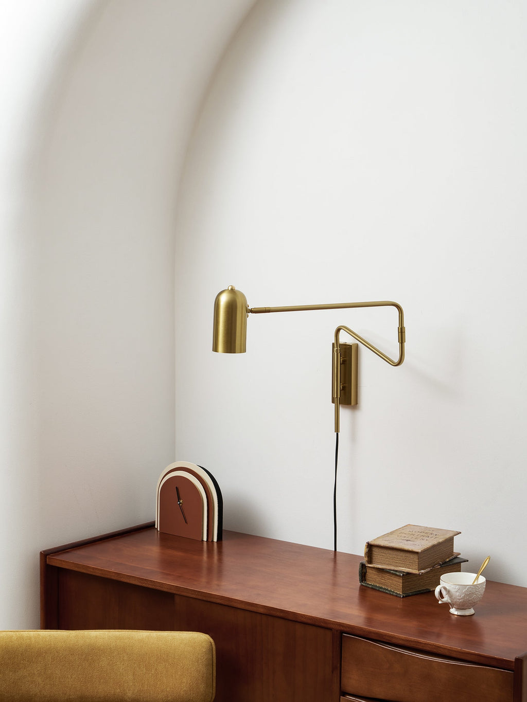 Lámpara de pared metálica enchufable con brazo articulado | Ormexis