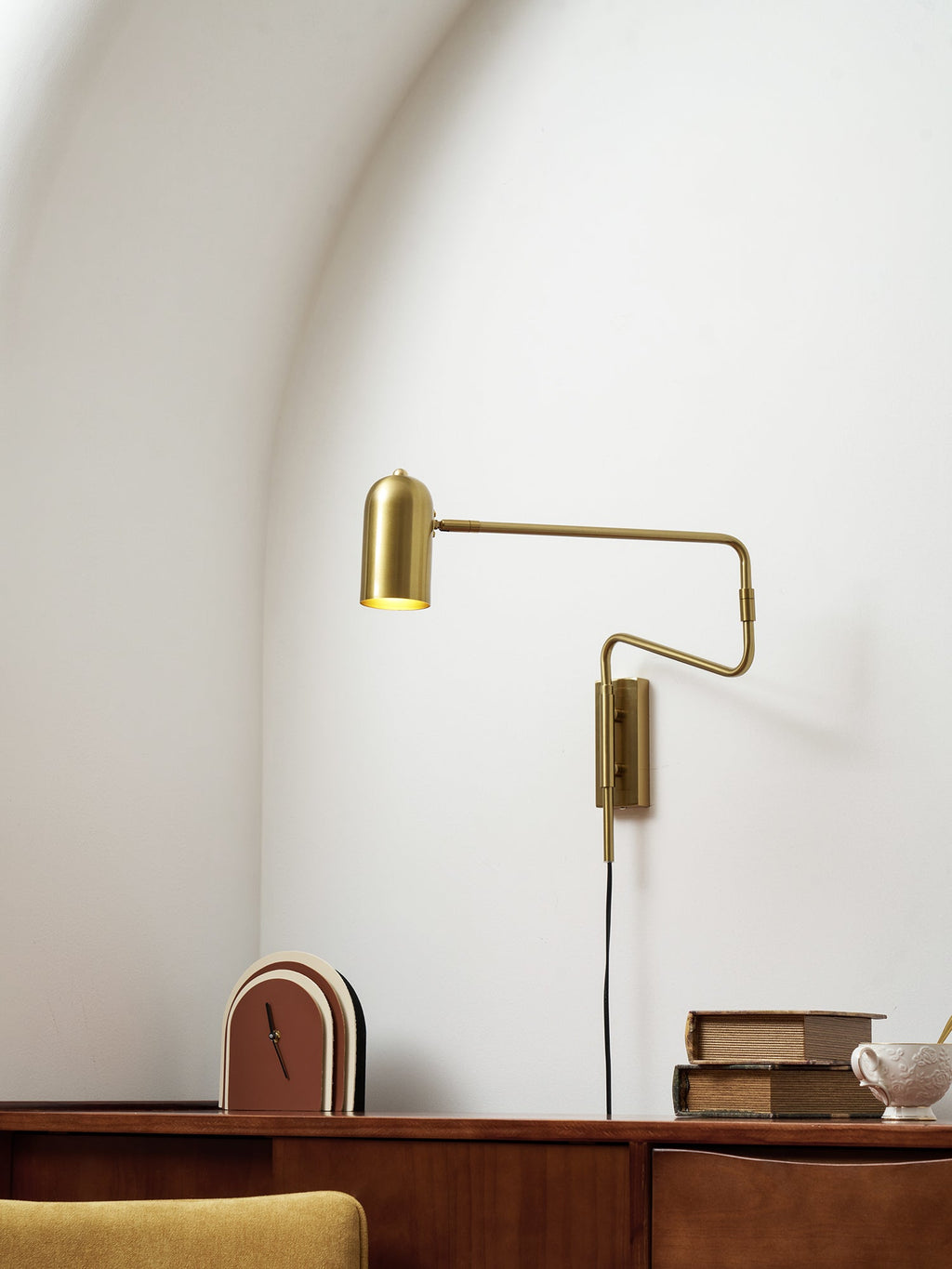 Lámpara de pared metálica enchufable con brazo articulado | Ormexis