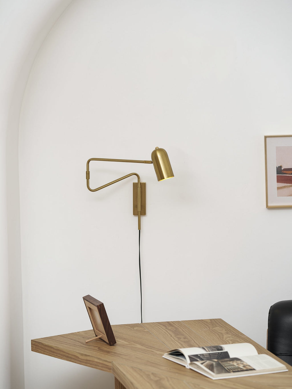 Lámpara de pared metálica enchufable con brazo articulado | Ormexis
