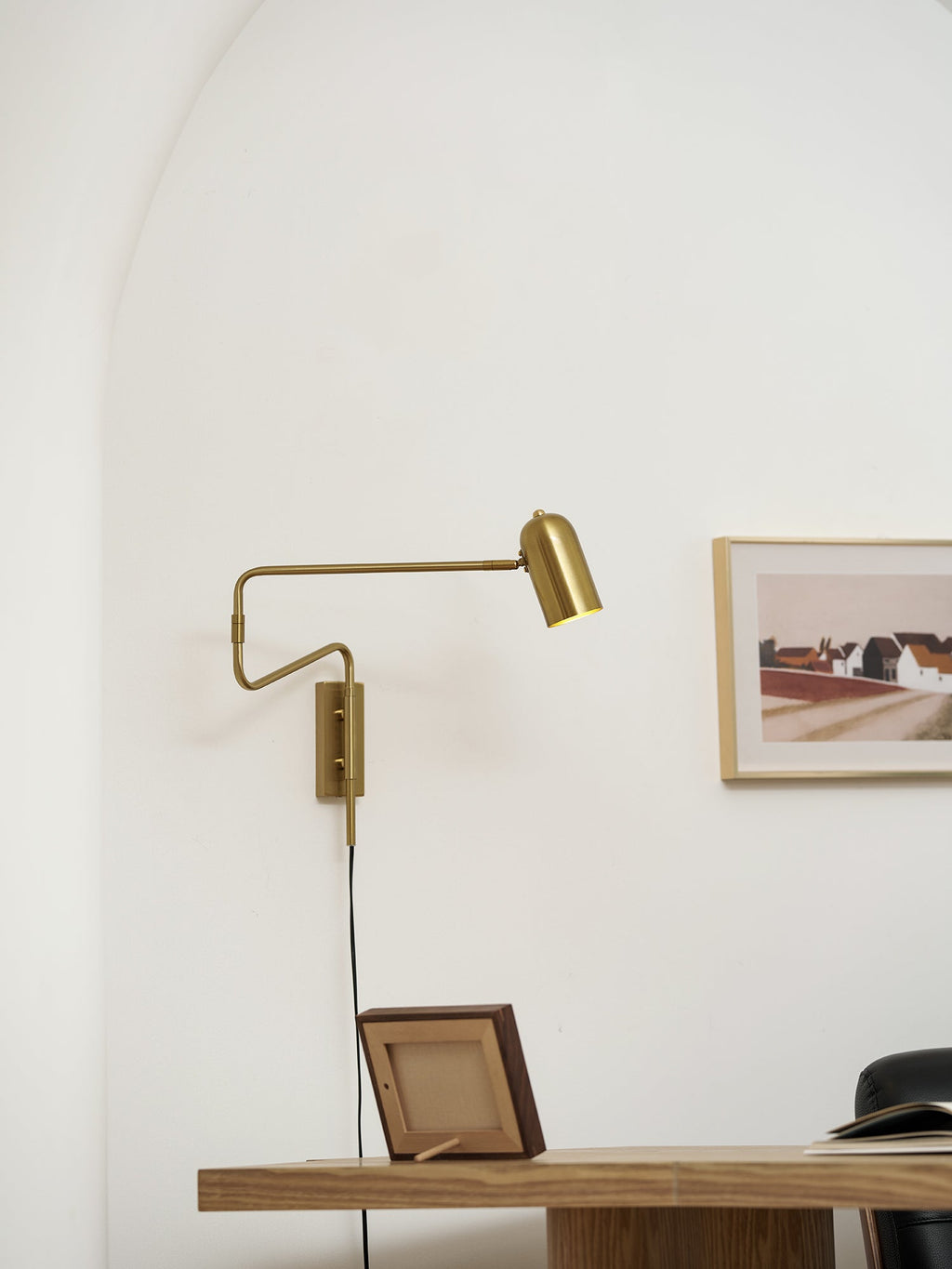 Lámpara de pared metálica enchufable con brazo articulado | Ormexis