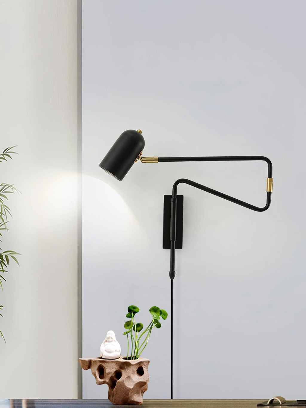 Lámpara de pared metálica enchufable con brazo articulado | Ormexis