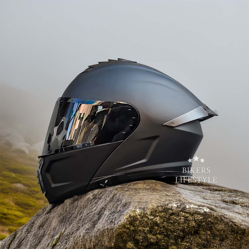 Motocyklová přilba AeroGuard s dvojitým štítem, certifikovaná bezpečnost a pohodlné nošení - Ormexis