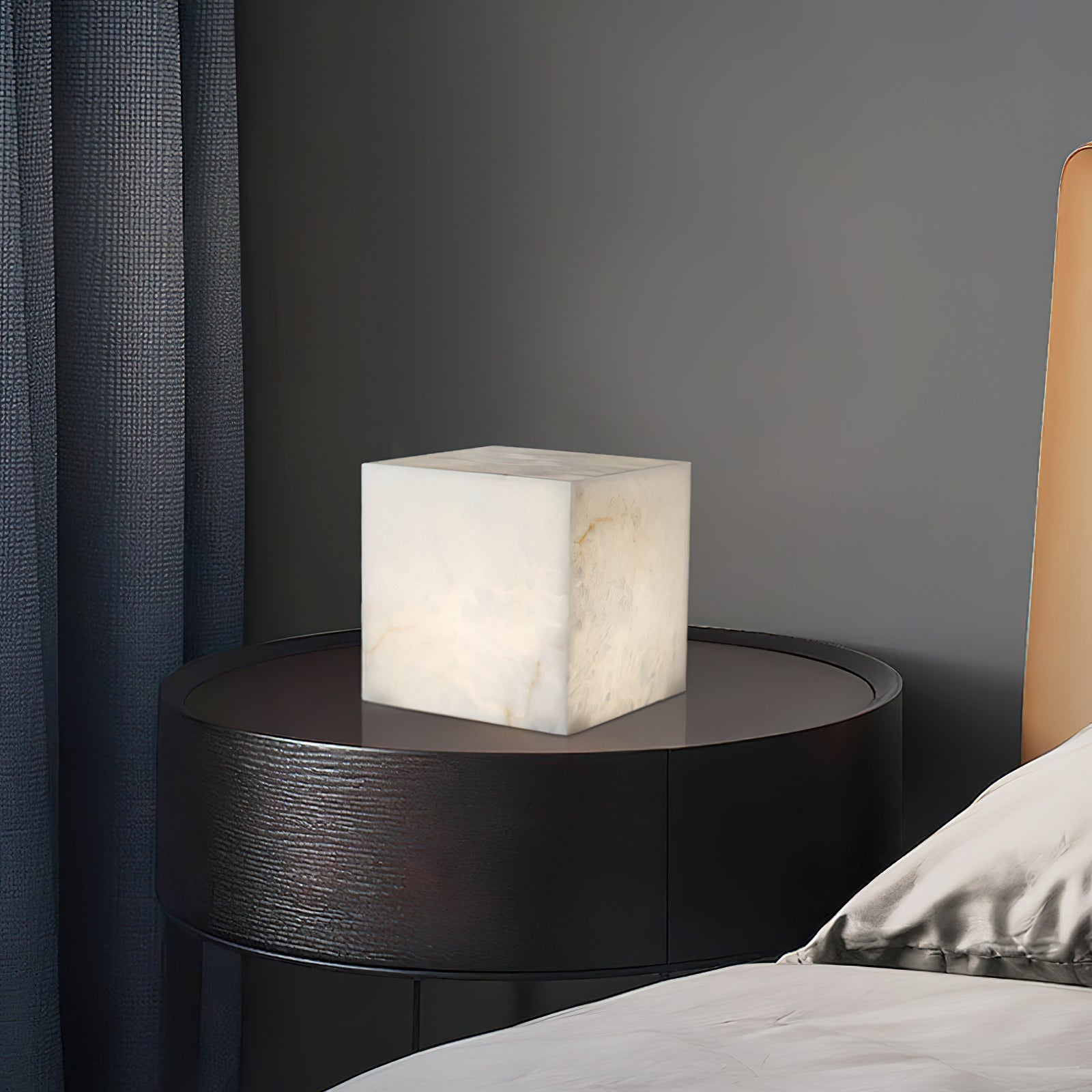 Minimalistisk monolitisk bordlampe | Ormexis