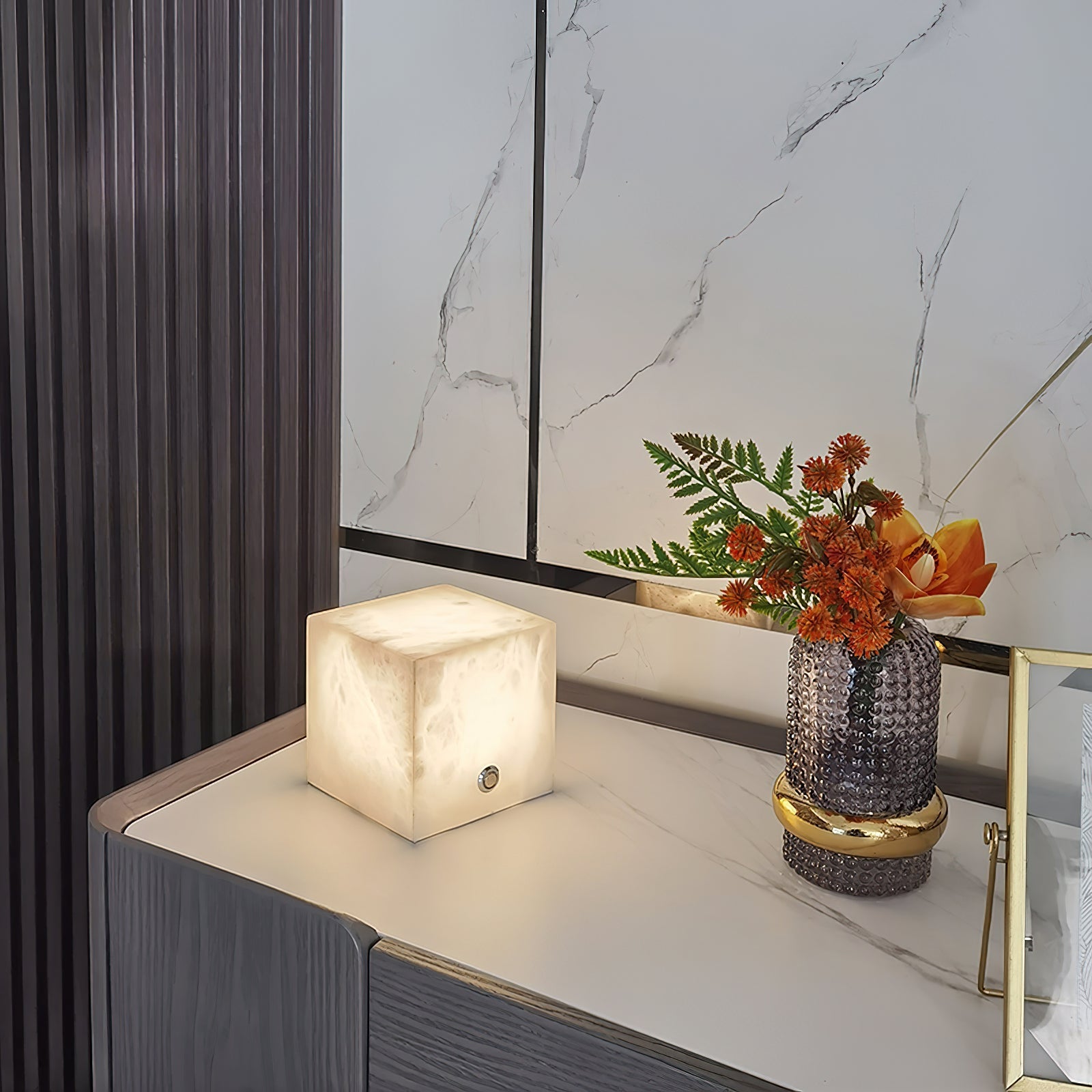 Minimalistisk monolitisk bordlampe | Ormexis