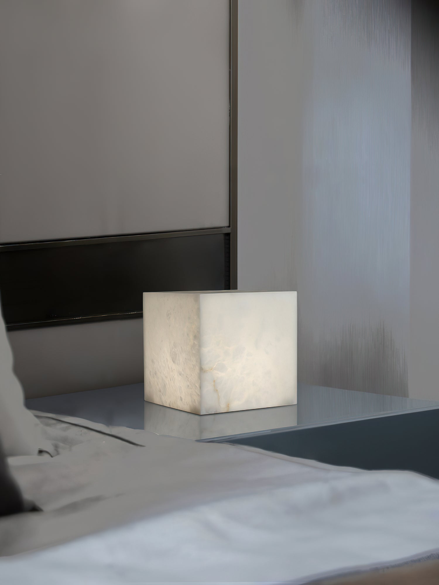 Minimalistisk monolitisk bordlampe | Ormexis