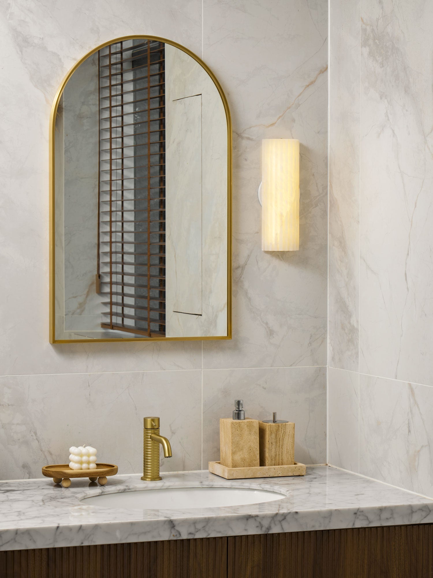 Rula Alabaster Wall Light | Ormexis