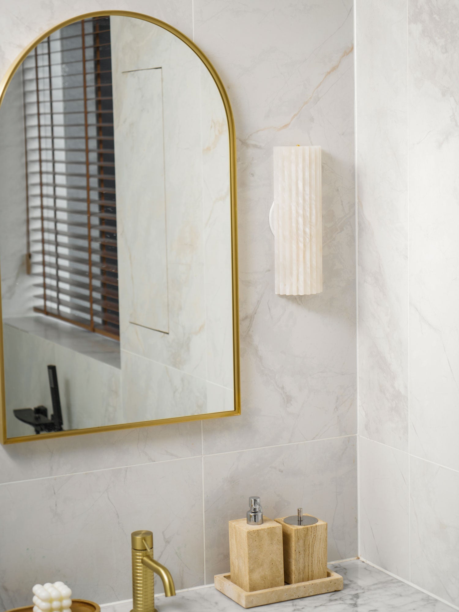 Rula Alabaster Wall Light | Ormexis