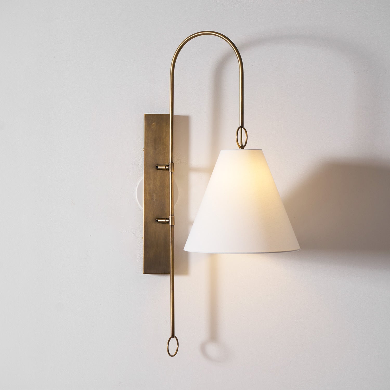Aplique de parede arqueado contemporâneo | Ormexis