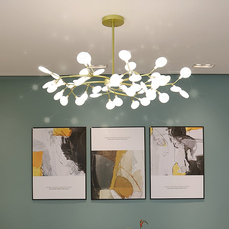 Firefly Sputnik LED lysekrone i stjerneburst-design for varmt stemningslys