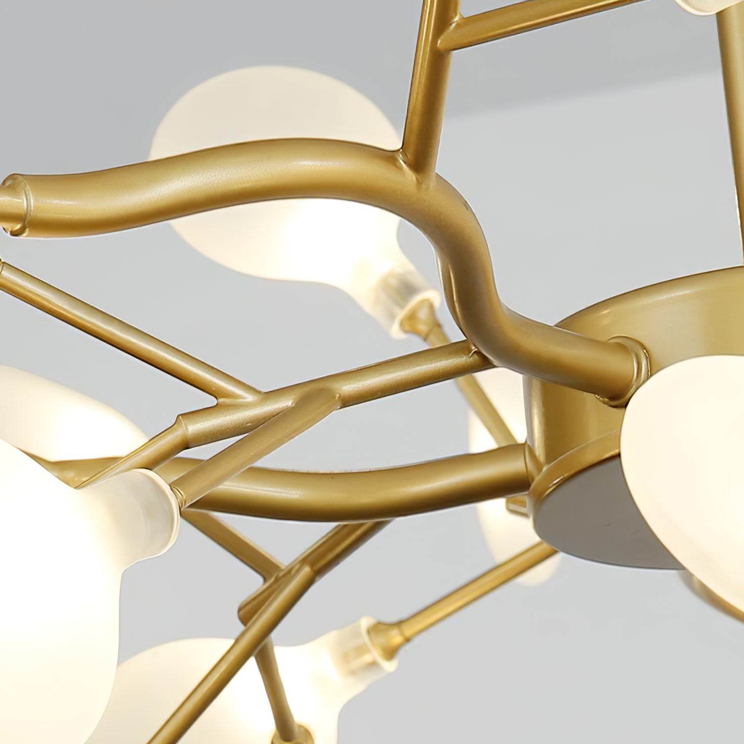 Firefly Sputnik LED lysekrone i stjerneburst-design for varmt stemningslys