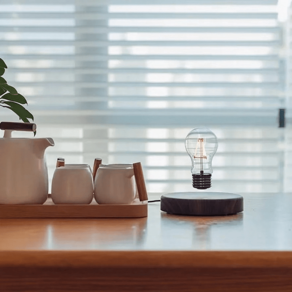 Lámpara LED flotante AeroGlow con base magnética y control táctil