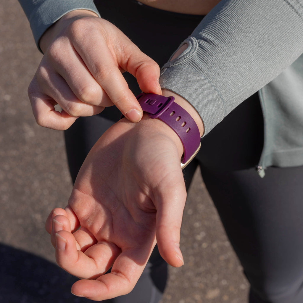 Fitbit Versa 3 Tiefviolett Klassisches Silikonarmband