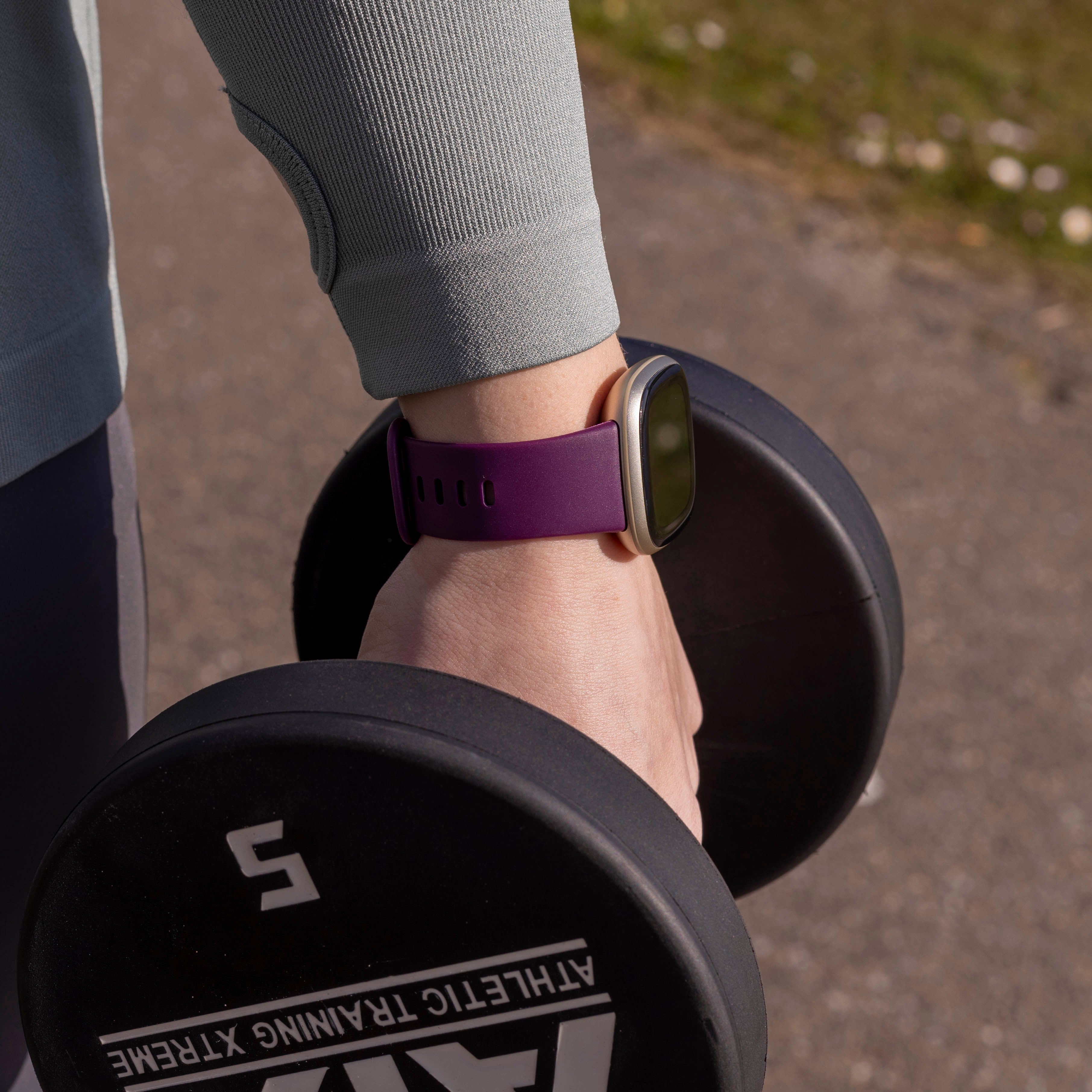 Cinturino da polso in silicone classico Fitbit Versa 3 viola profondo