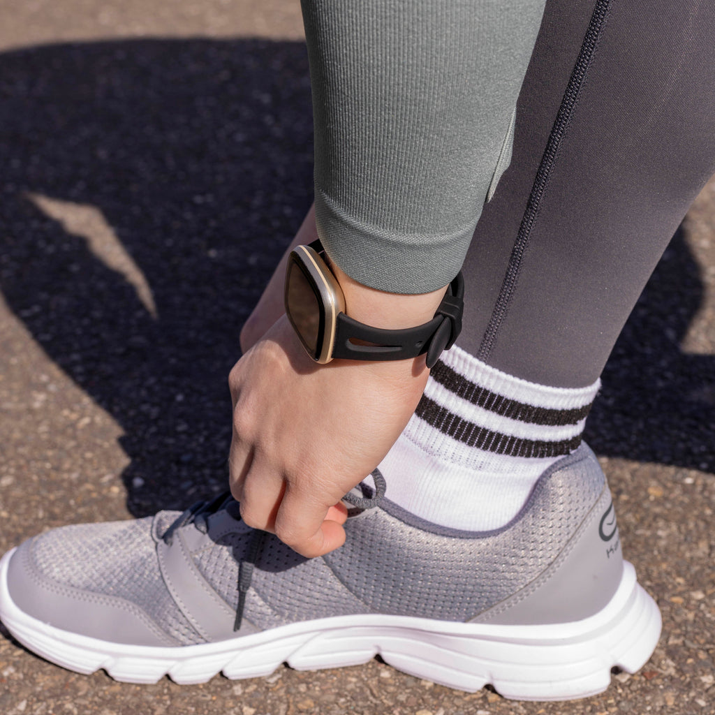Fitbit Versa 4 černý prémiový silikonový řemínek pro každodenní nošení