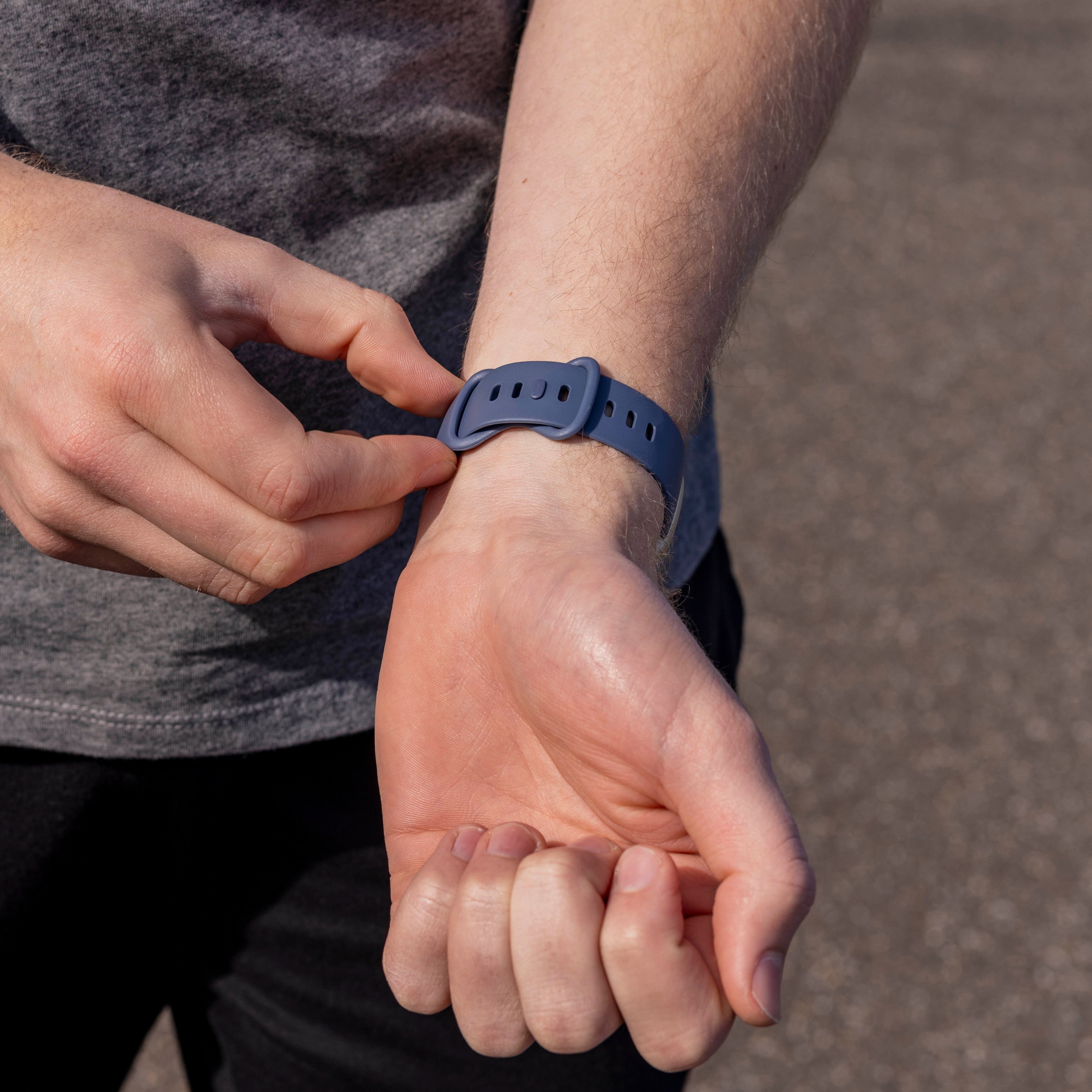 Cinturino resistente in silicone grigio-blu per cinturino di ricambio Fitbit Versa 3